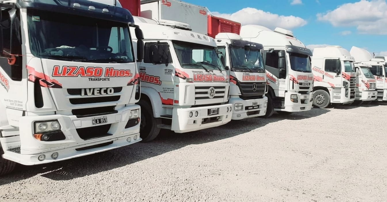 Flota de camiones Volkswagen, Iveco y Mercedes de Lizaso Hnos